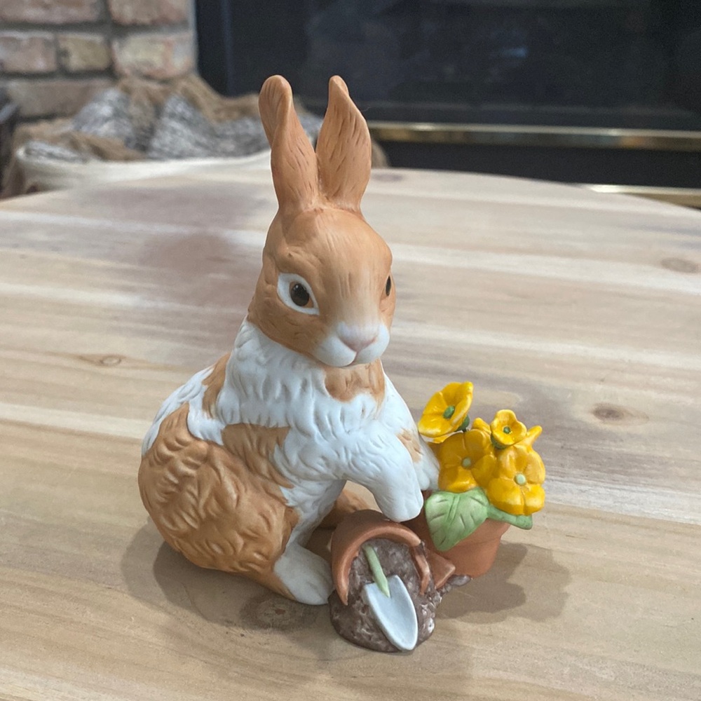 Goebel Annual Rabbit Figurine 2007 Numbered Ltd Edition Garden Bunny